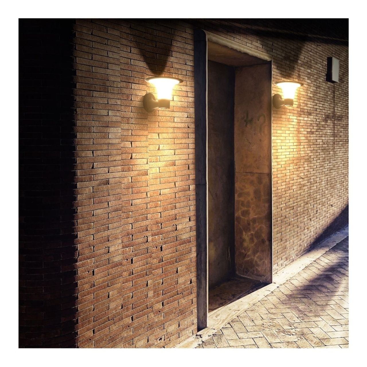 Solar LED Diamond Wall Light - 2200 Lumens - Dual Color Temperatures - LumeGen