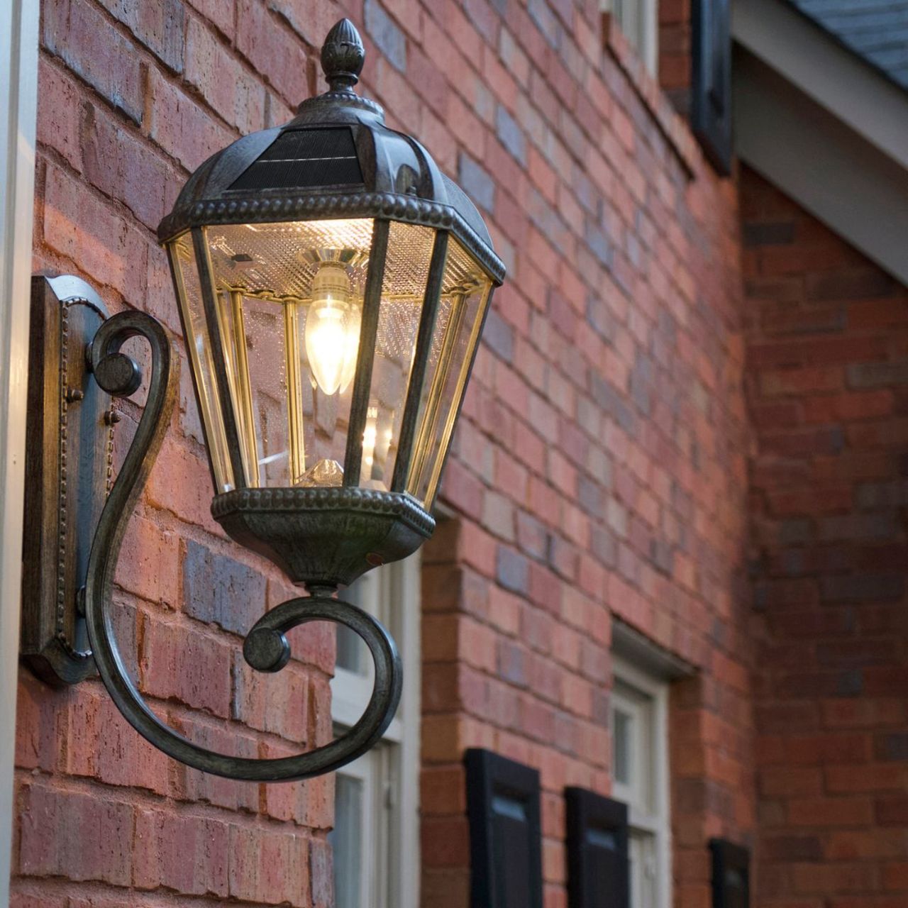 solar wall light