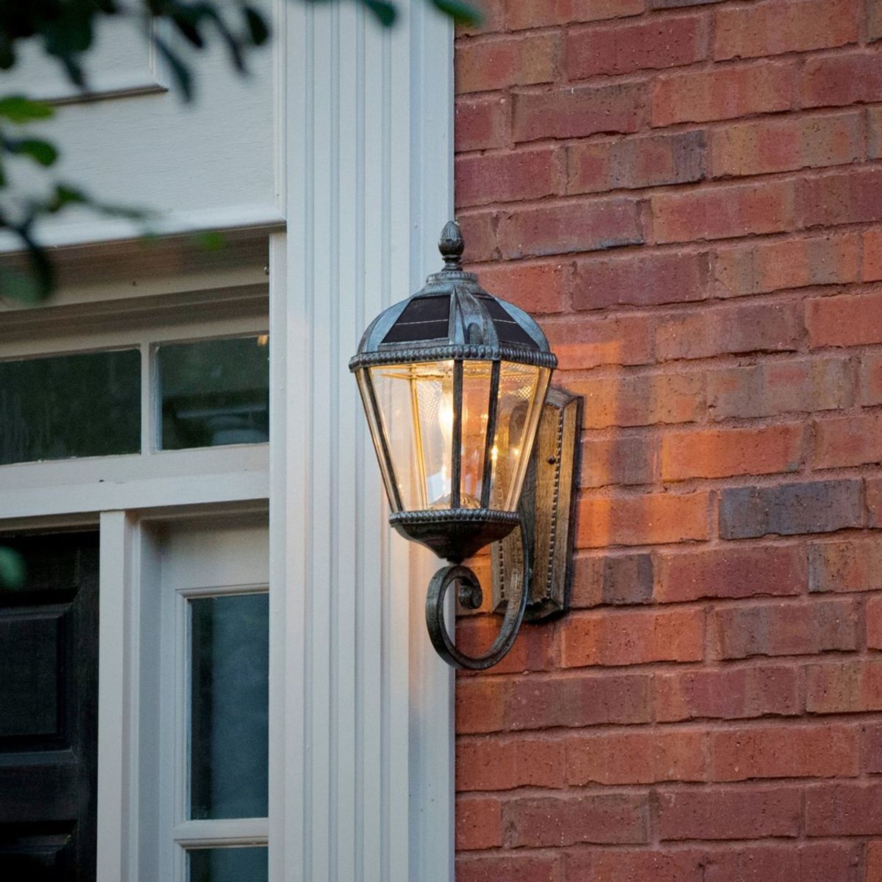 solar wall light