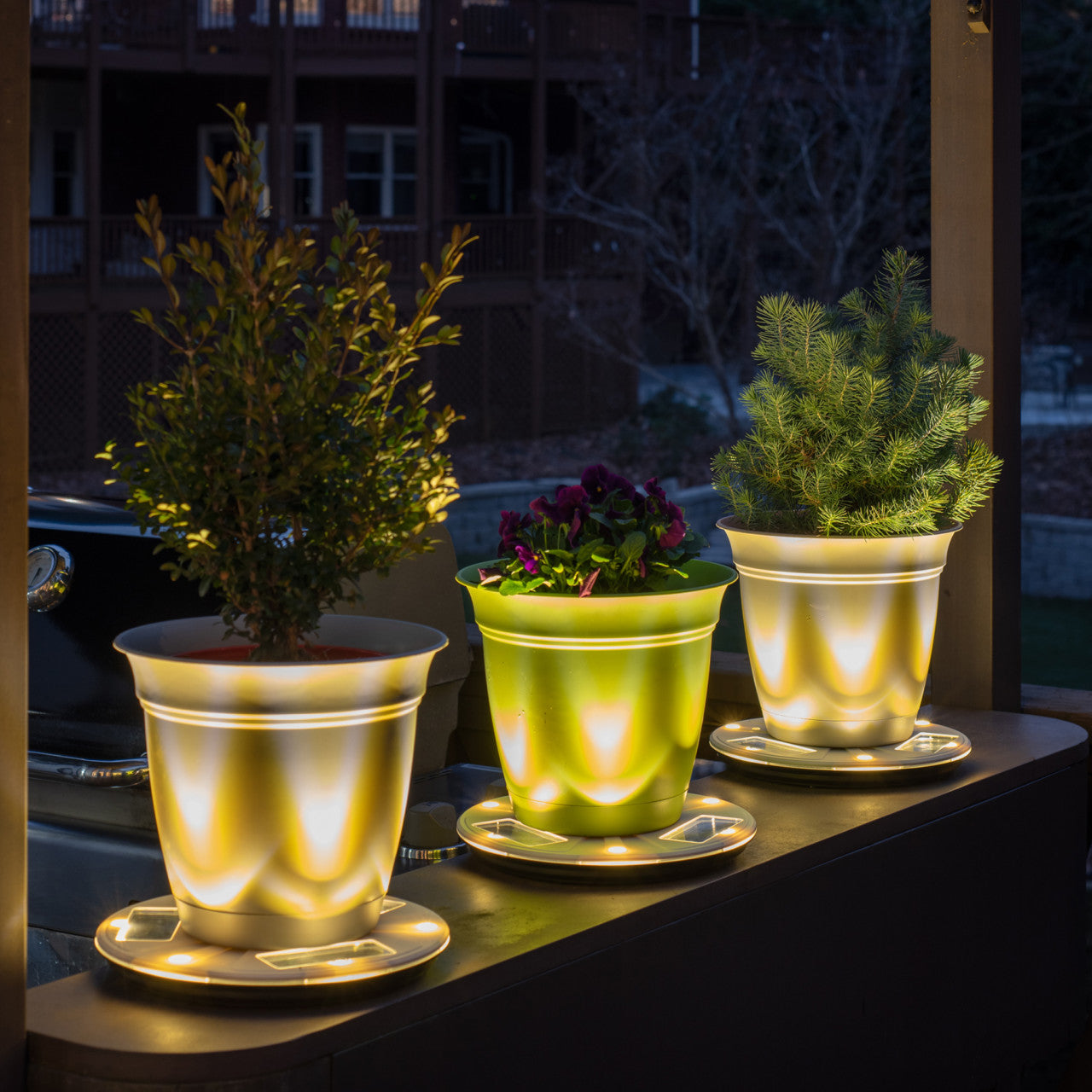 Solar LED Uplight Planter Base | White FInish | Gama Sonic – LightUp